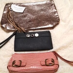 Bundle of. Wrislets/Pouch